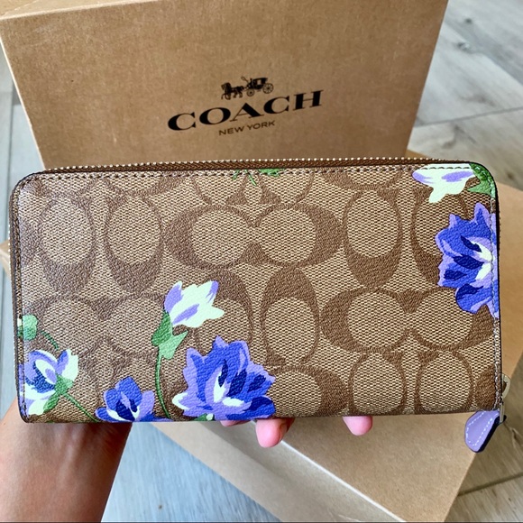 Coach Signature Lily Accordion Zip Wallet - Picture 2 of 7
